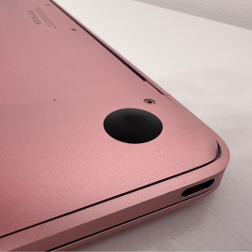 Apple MacBook in Rose with Accessories - Picture 9 of 16